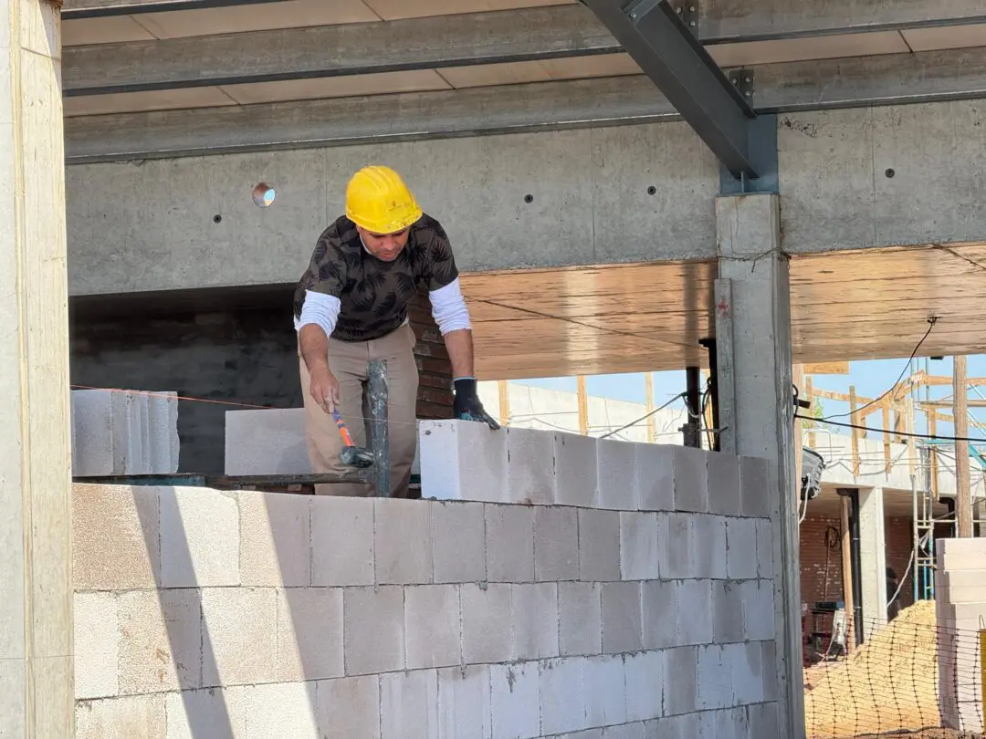 Hughes: La nueva Escuela Secundaria ya tiene un avance acumulado del 32%