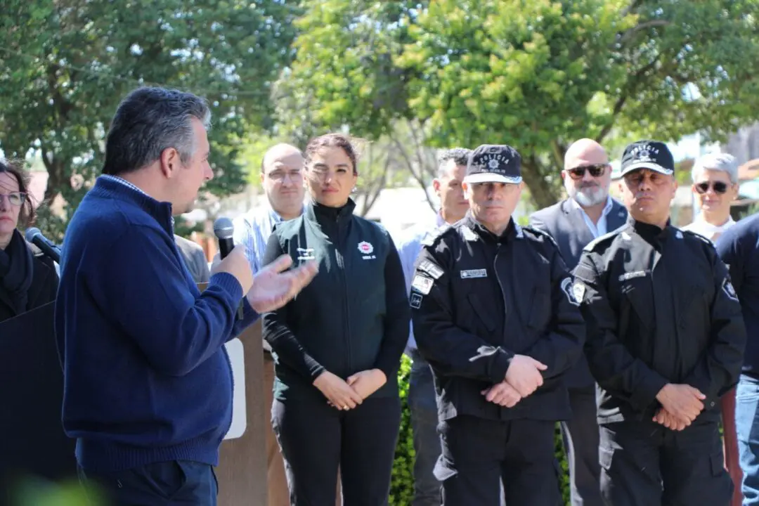 Provincia entregó pistolas Taser y un minibús para tareas de investigación en el departamento General López