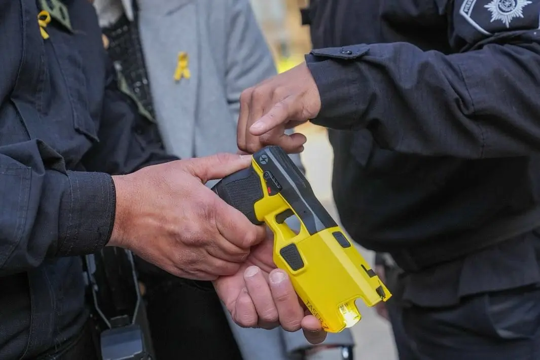 La Policía de Santa Fe comenzó a utilizar pistolas Taser como parte de su nuevo equipamiento