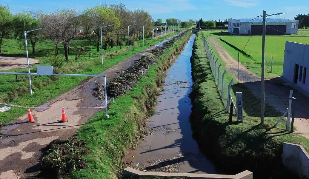 Santa Isabel: La Comuna avanza con la limpieza de canales para prevenir anegamientos Santa Isabel: La Comuna avanza con la limpieza de canales para prevenir anegamientos