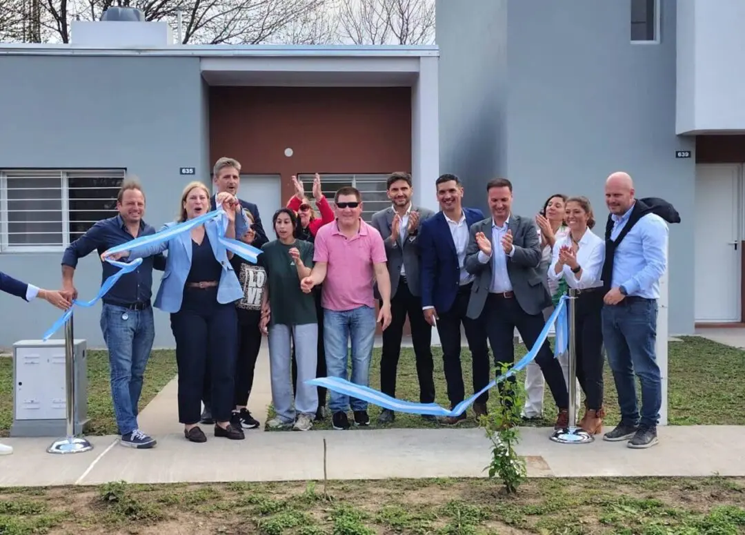 Murphy: Siete familias recibieron sus viviendas y otras siete sus escrituras Murphy: Siete familias recibieron sus viviendas y otras siete sus escrituras