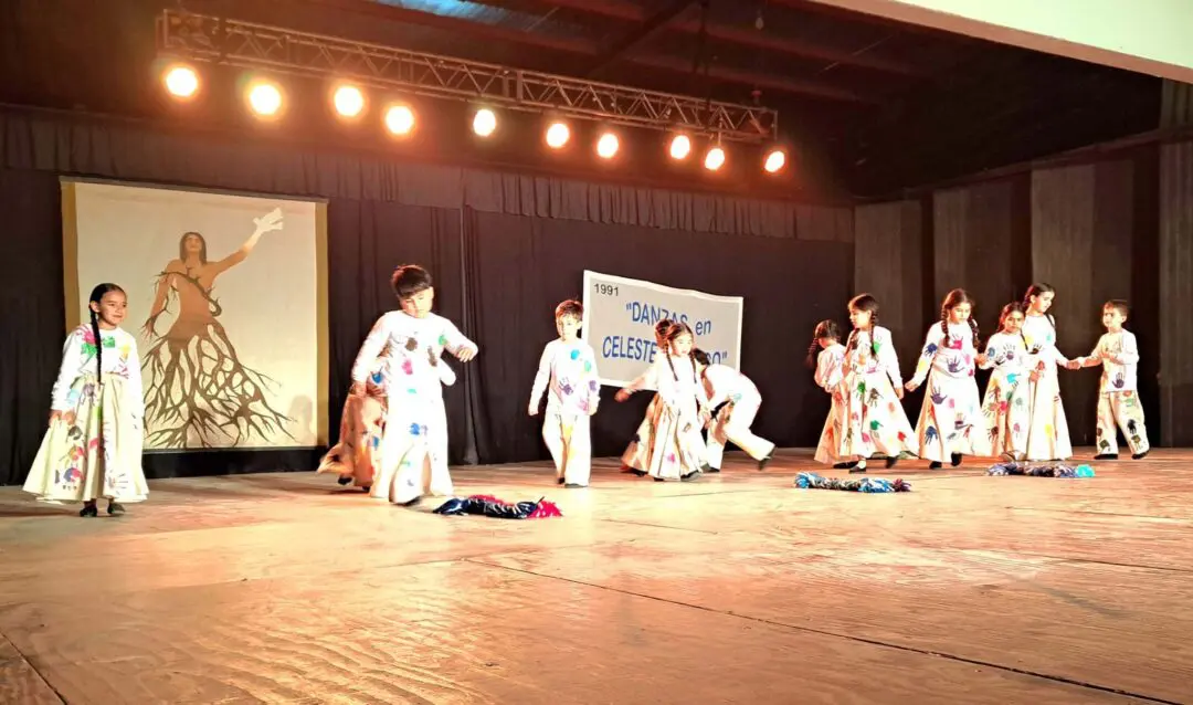 Villa Cañás celebró con orgullo el 33° Encuentro de Danzas en Celeste y Blanco Villa Cañás celebró con orgullo el 33° Encuentro de Danzas en Celeste y Blanco