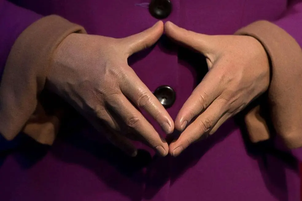 El gesto vacío del poder: Todos en pose de liderazgo, pero sin discurso