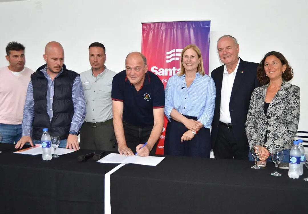 Villa Cañás: Bomberos Voluntarios y Sportsman firmaron el Programa Brigadier para obras Villa Cañás: Bomberos Voluntarios y Sportsman firmaron el Programa Brigadier para obras