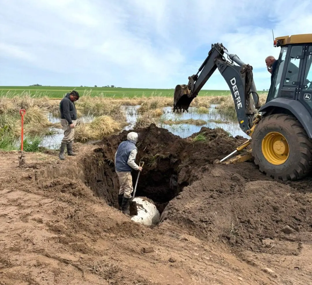 Villa Cañás: Trabajos de entubación en zona rural Villa Cañás: Trabajos de entubación en zona rural