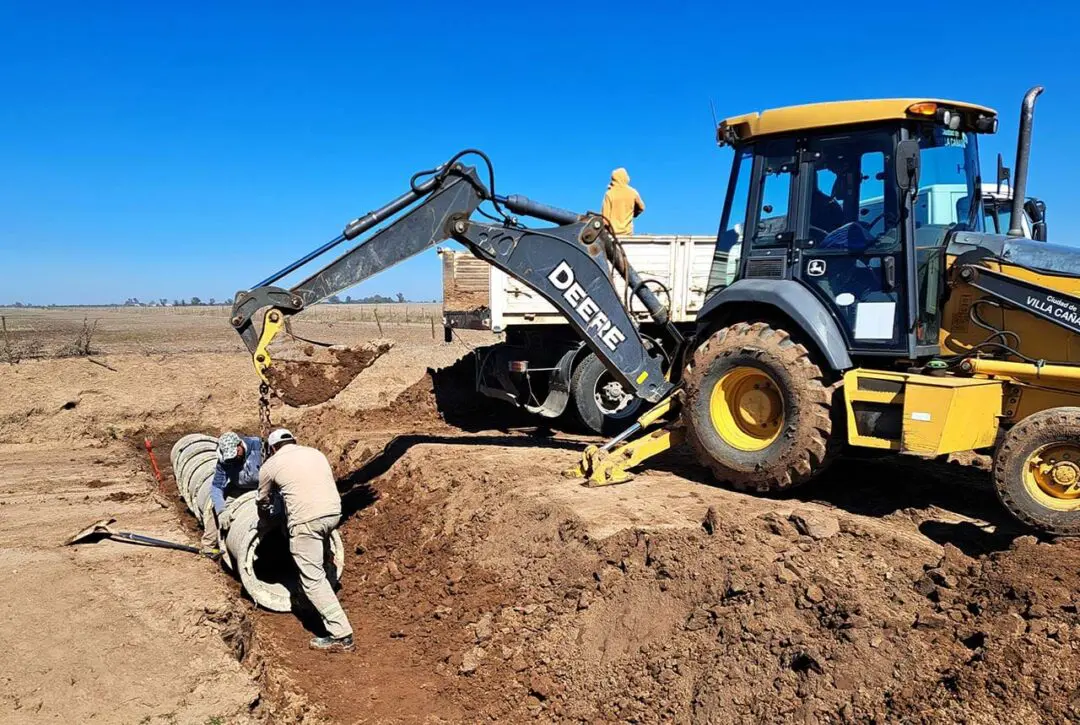 Villa Cañás: La municipalidad continúa con obras de entubación en zona rural
