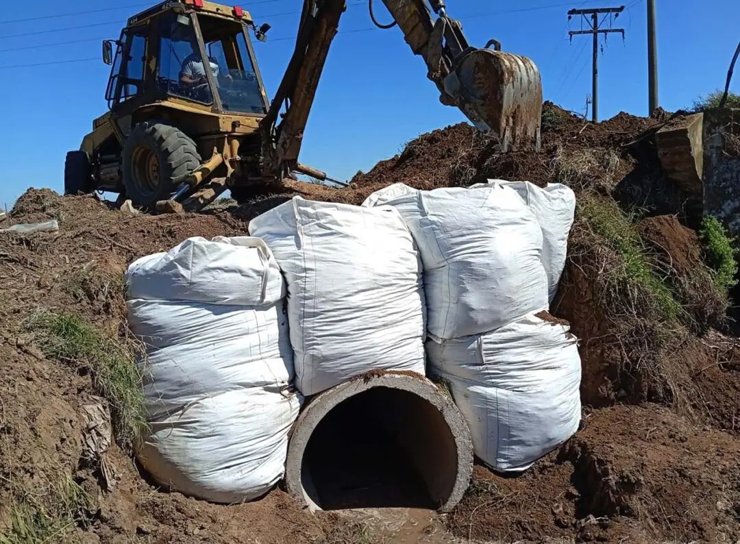 Villa Cañás: La municipalidad continúa con obras de entubación en zona rural