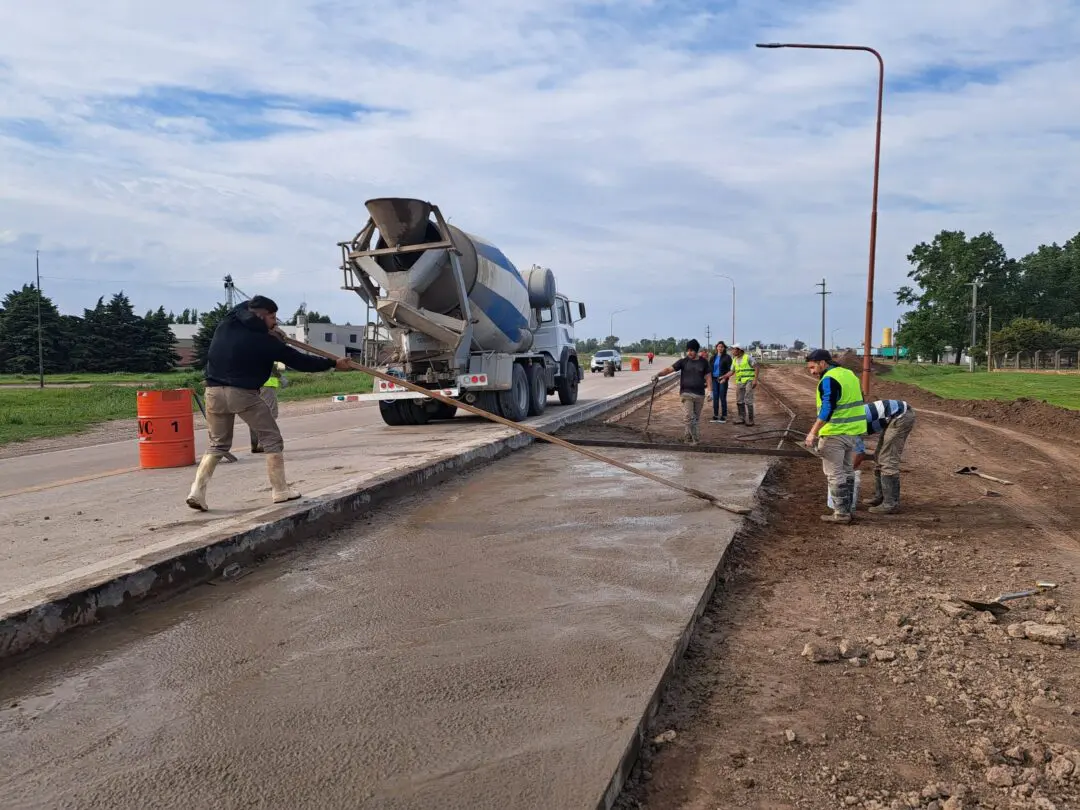 Villa Cañás: La municipalidad comenzó con la construcción de dos dársenas sobre Ruta 94