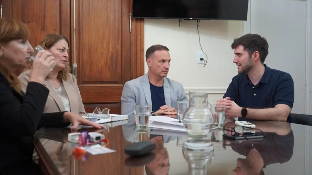 Elortondo: Con el acompañamiento de la Provincia la localidad suma nuevas cuadras de pavimento Elortondo: Con el acompañamiento de la Provincia la localidad suma nuevas cuadras de pavimento