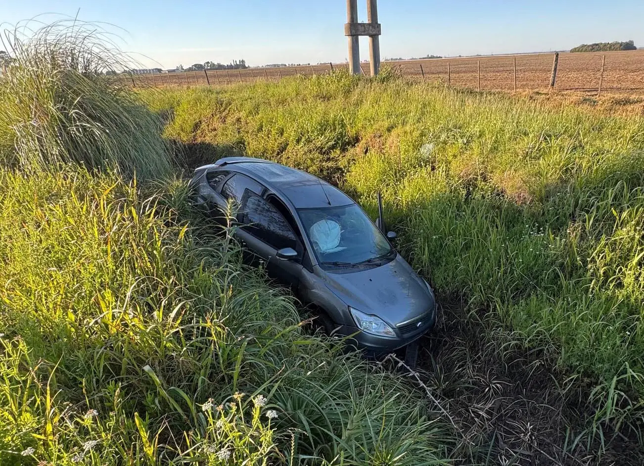 Villa Cañás: Vuelco en Ruta 94 con un herido trasladado al hospital