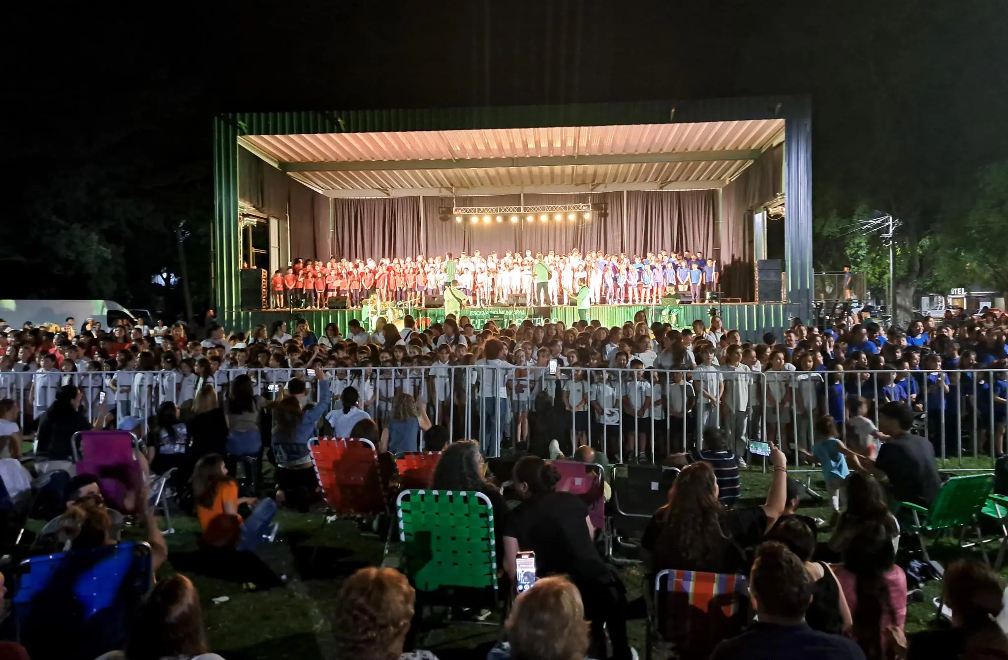 Villa Cañás celebró la segunda edición de Escuelas que Cantan con una noche colmada de música y talento infantil