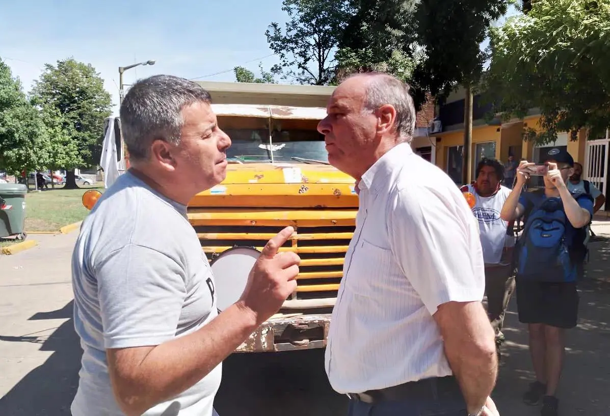 Villa Cañás: Paro por tiempo indeterminado de municipales y reclamo por estabilidad laboral