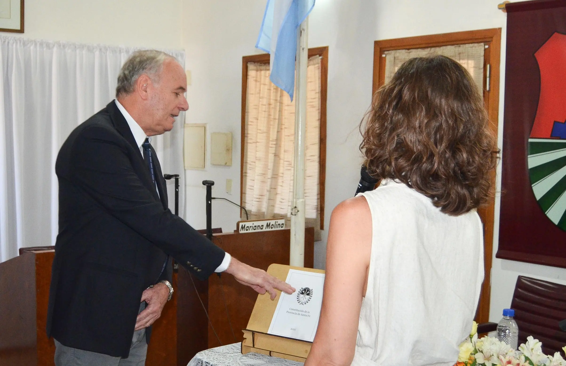 El Intendente Gizzi, el gabinete y concejales juraron la nueva Constitución de Santa Fe