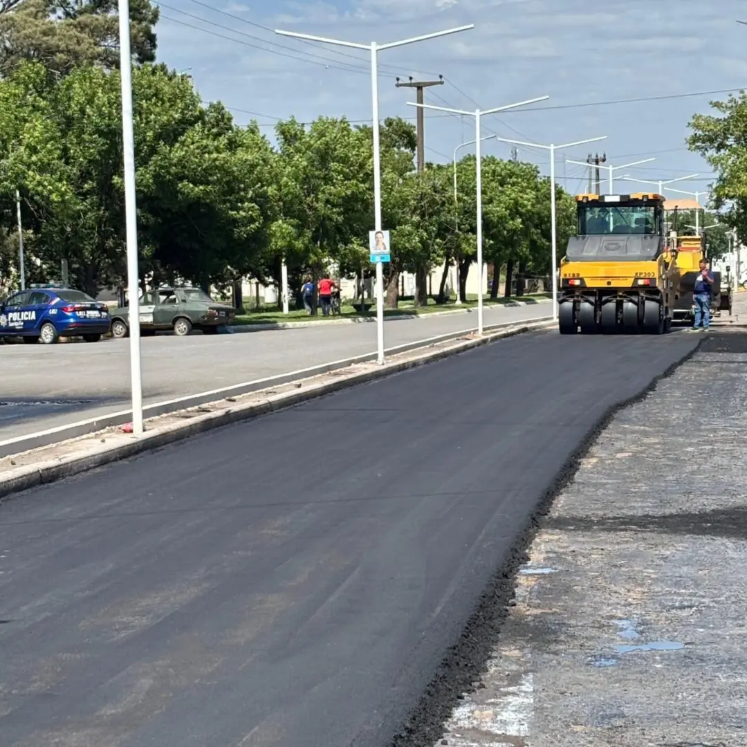 María Teresa: Avanzan las obras de reasfaltado y ordenamiento vial en calle Sáenz Peña