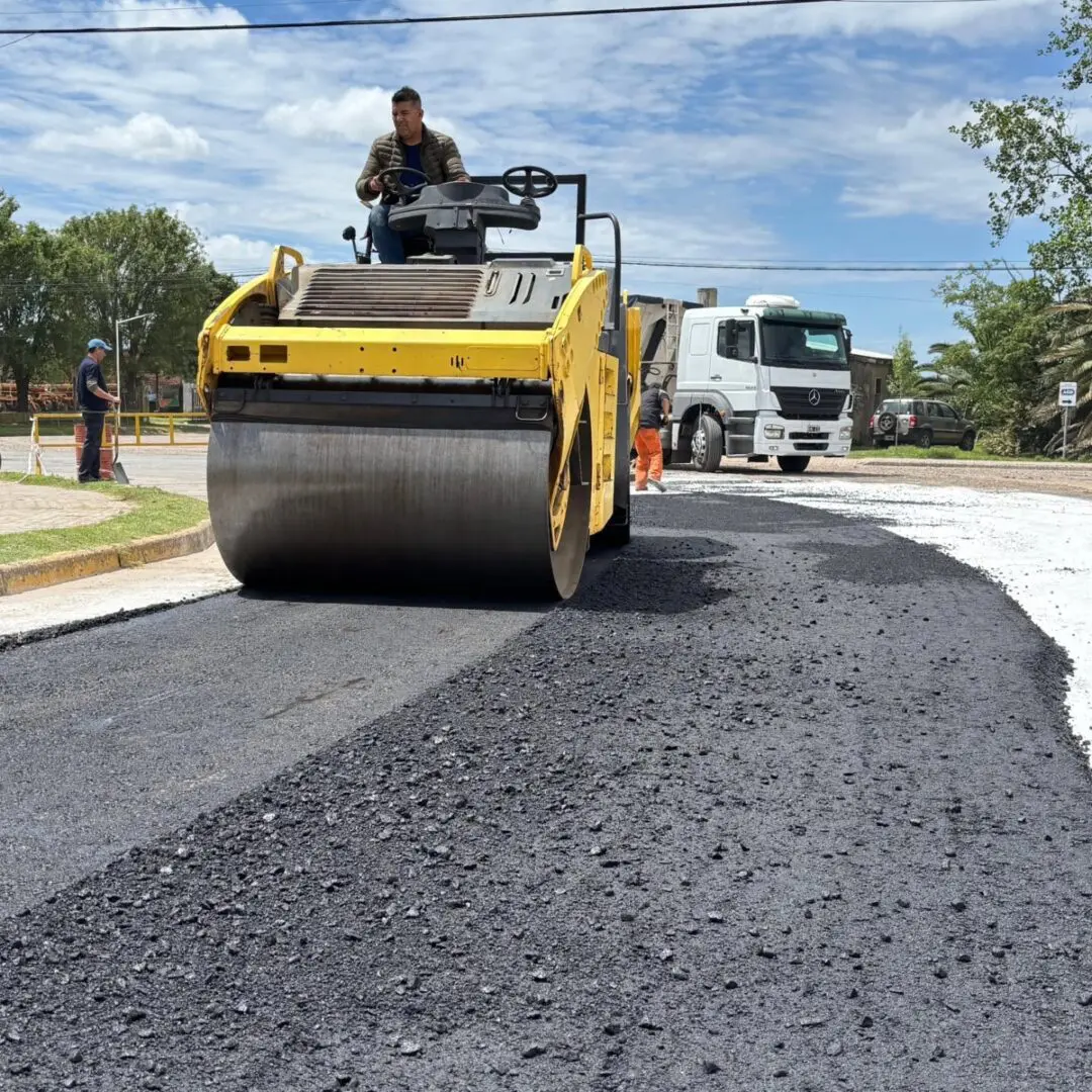 María Teresa: Avanzan las obras de reasfaltado y ordenamiento vial en calle Sáenz Peña