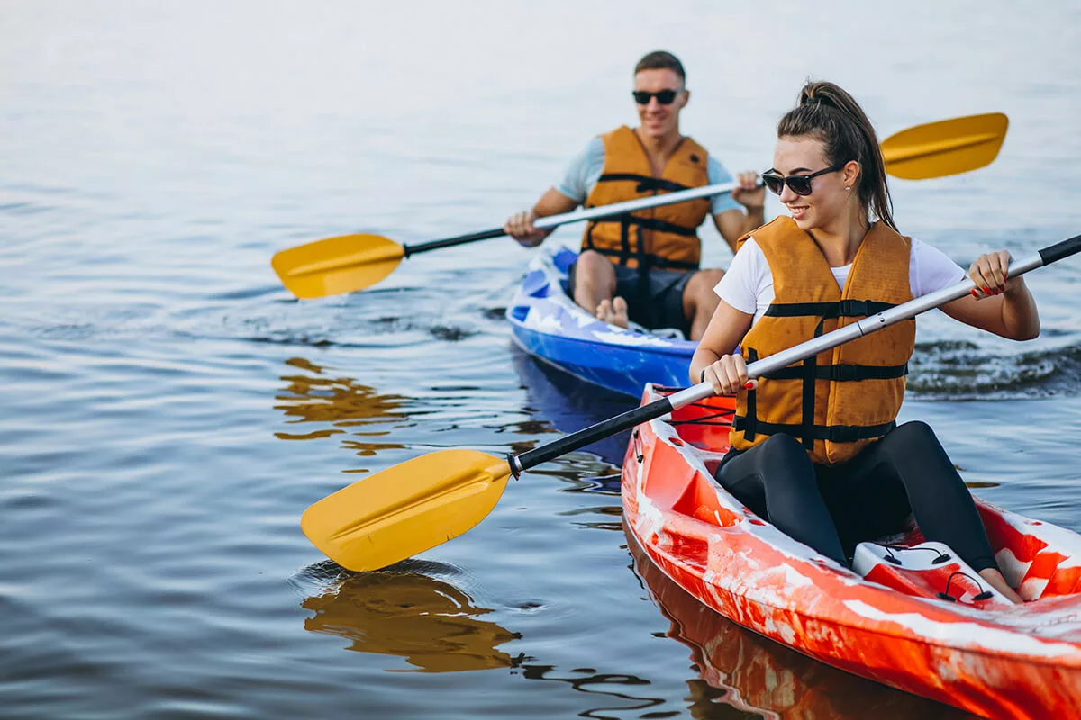Teodelina inaugura su Escuela de Kayak en la laguna El Chañar
