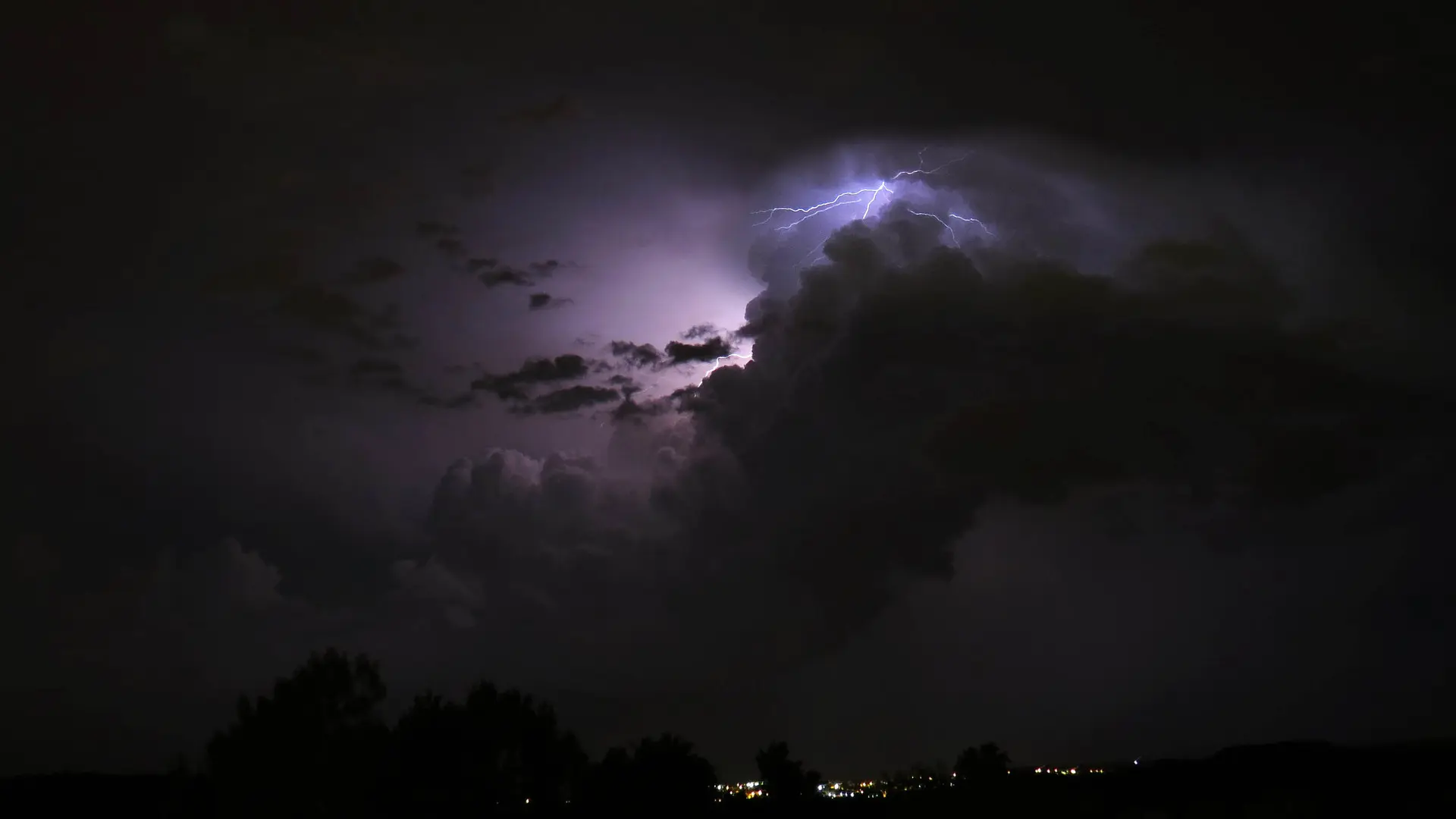 Alerta por tormentas: Fin de semana inestable con intensas precipitaciones y ráfagas fuertes