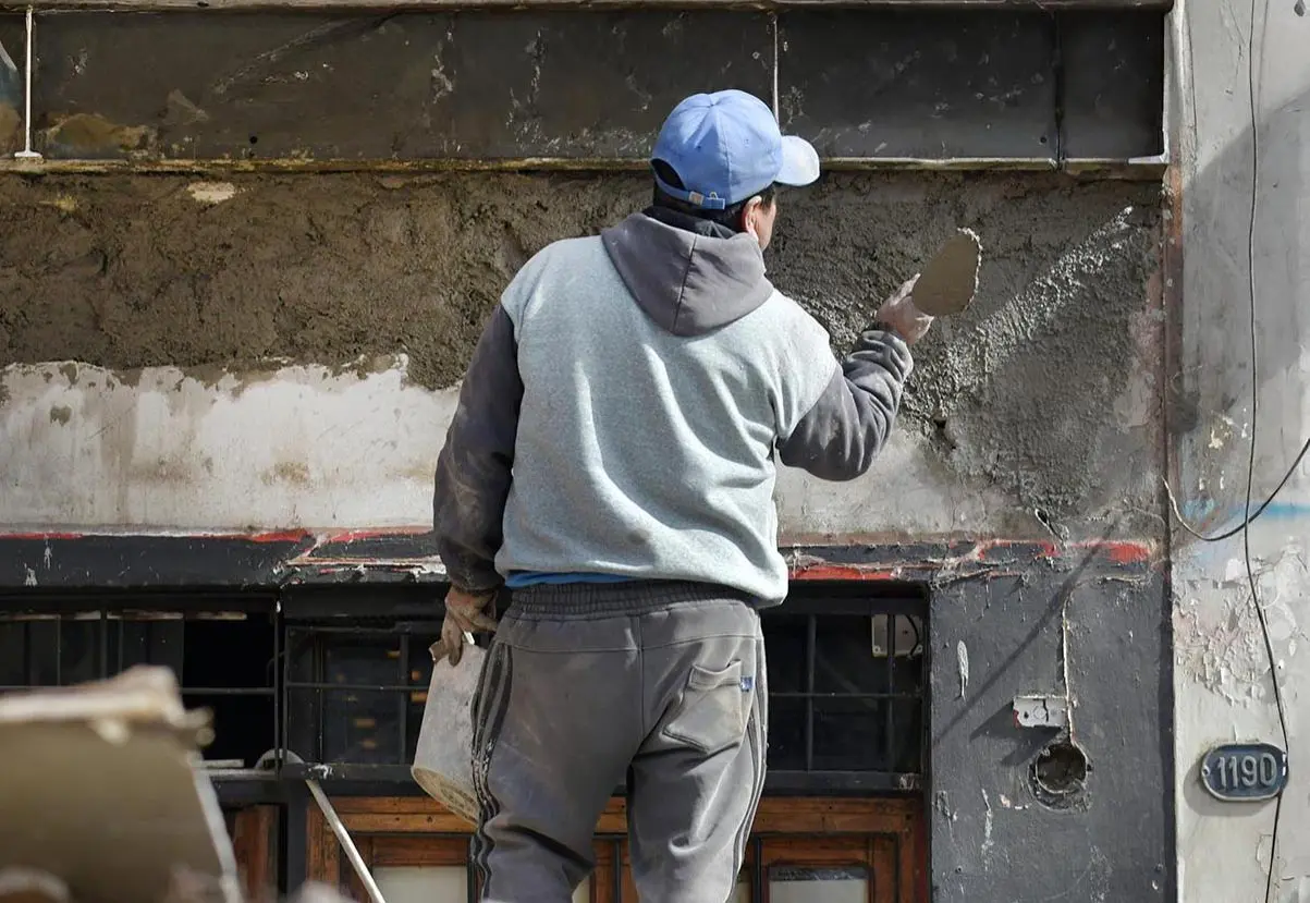 Trabajar en negro cuesta caro: Los ingresos son 57% más bajos que en blanco