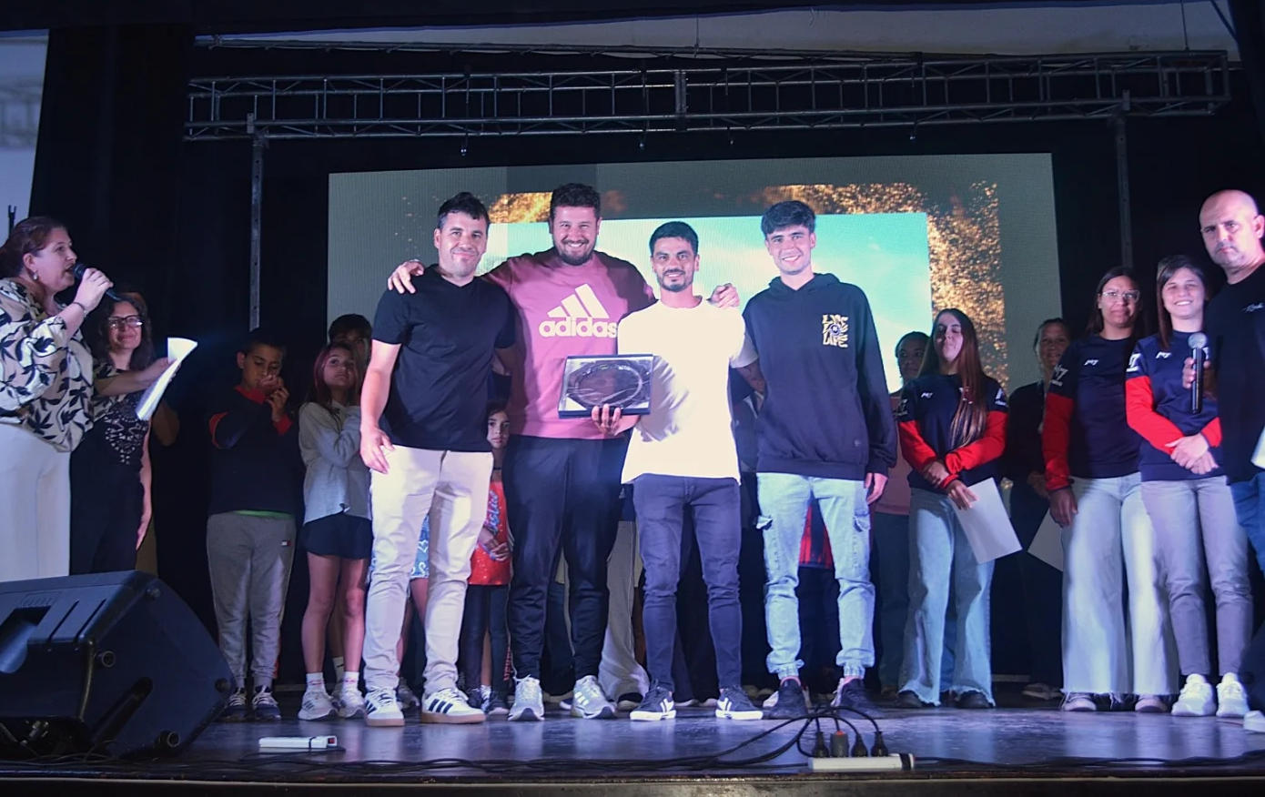 Santa Isabel celebró su Fiesta del Deporte con reconocimientos a clubes y deportistas