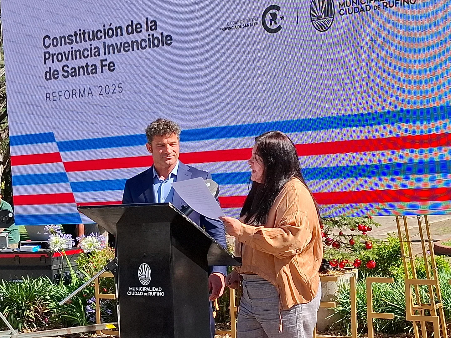 Rufino: Jura del intendente por la nueva Constitución Provincial y reconocimiento a egresados del Plan FinEs