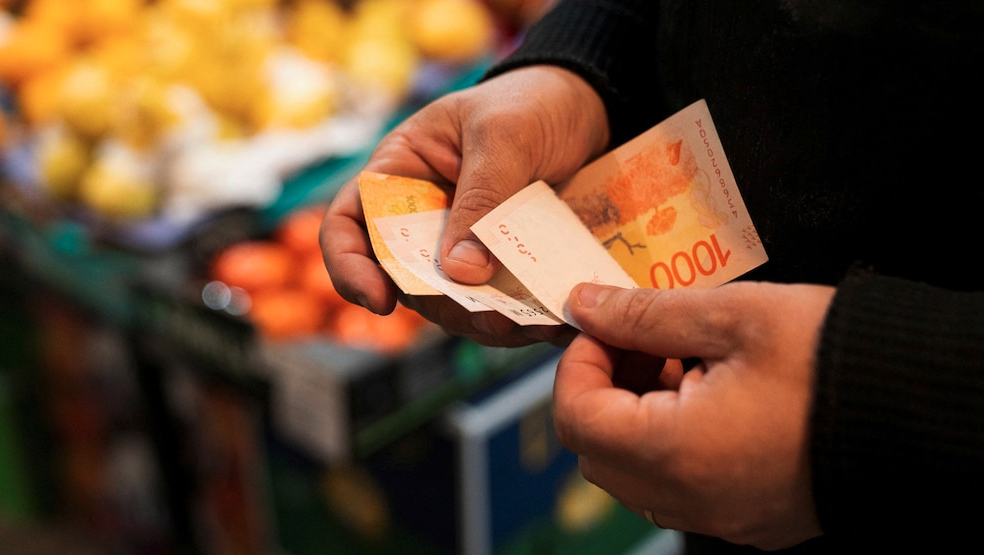 Oficializaron nuevas subas para el salario mínimo vital y móvil