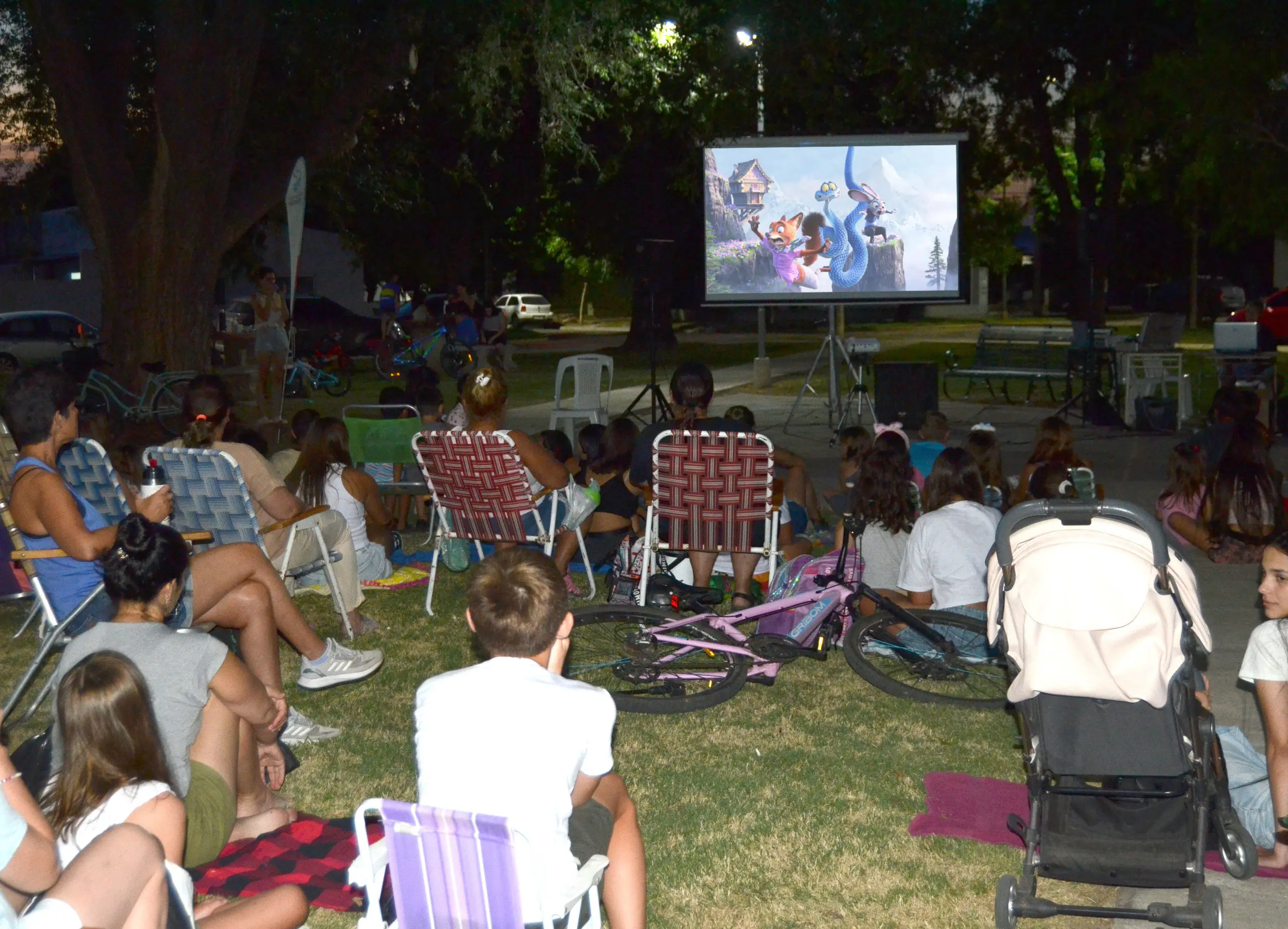 Villa Cañás: Cine de verano en las plazas con funciones gratuitas al aire libre