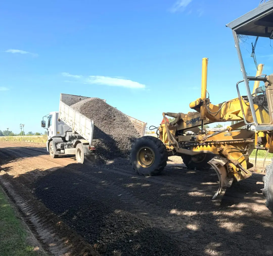 Villa Cañás: Avanzan con tareas de mantenimiento y empedrado en Calle 71