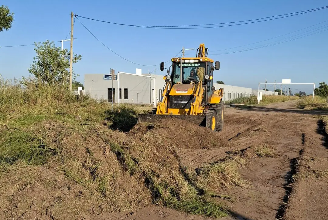 Obras en Santa Isabel: Cordón cuneta, empedrado e iluminación LED con recursos municipales