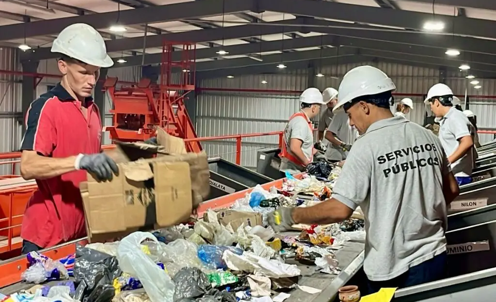 Venado Tuerto: Del basural al trabajo formal, 12 personas hoy tienen empleo en la Planta de Residuos