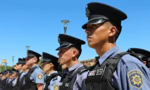 Oficializan un refuerzo salarial y mejoras laborales para el personal policial operativo