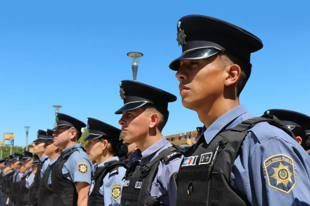 Oficializan un refuerzo salarial y mejoras laborales para el personal policial operativo