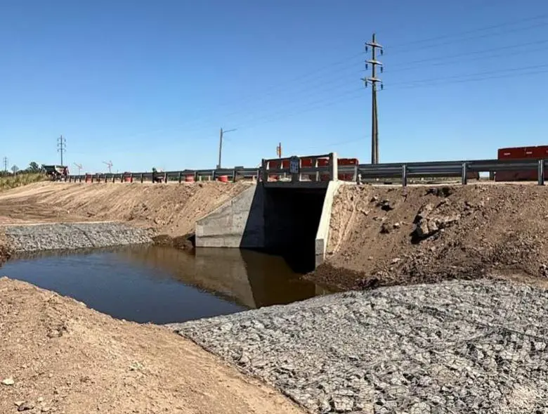 Finalizó la obra del canal Agataura y mejora el drenaje hídrico en el sur santafesino Finalizó la obra del canal Agataura y mejora el drenaje hídrico en el sur santafesino