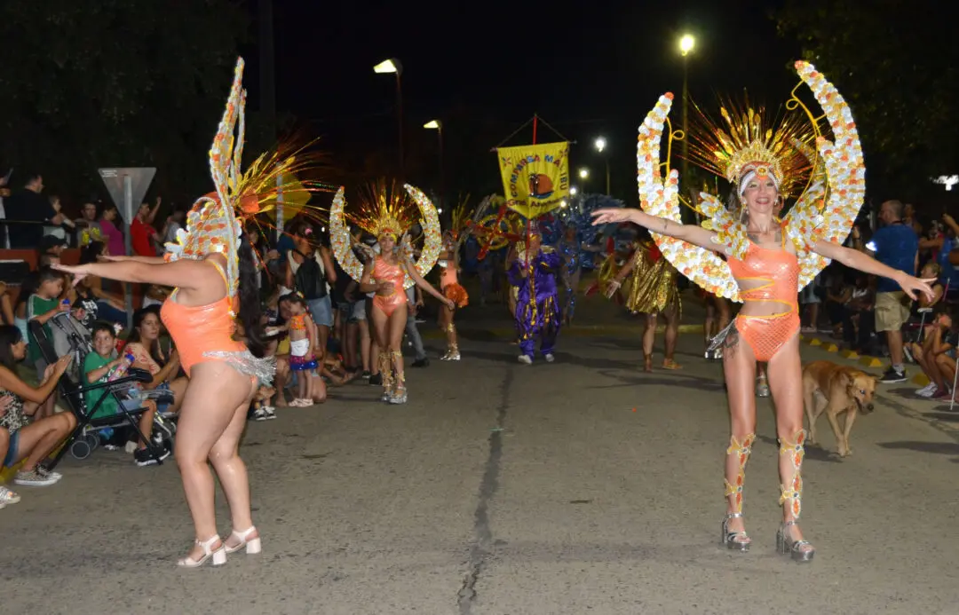 Música, comparsas y gran fiesta popular: Villa Cañás vive el Carnaval Mario Guerra Música, comparsas y gran fiesta popular: Villa Cañás vive el Carnaval Mario Guerra