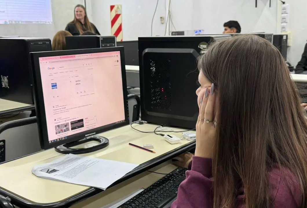 Abrieron las inscripciones para que estudiantes de escuelas santafesinas puedan terminar la secundaria Abrieron las inscripciones para que estudiantes de escuelas santafesinas puedan terminar la secundaria