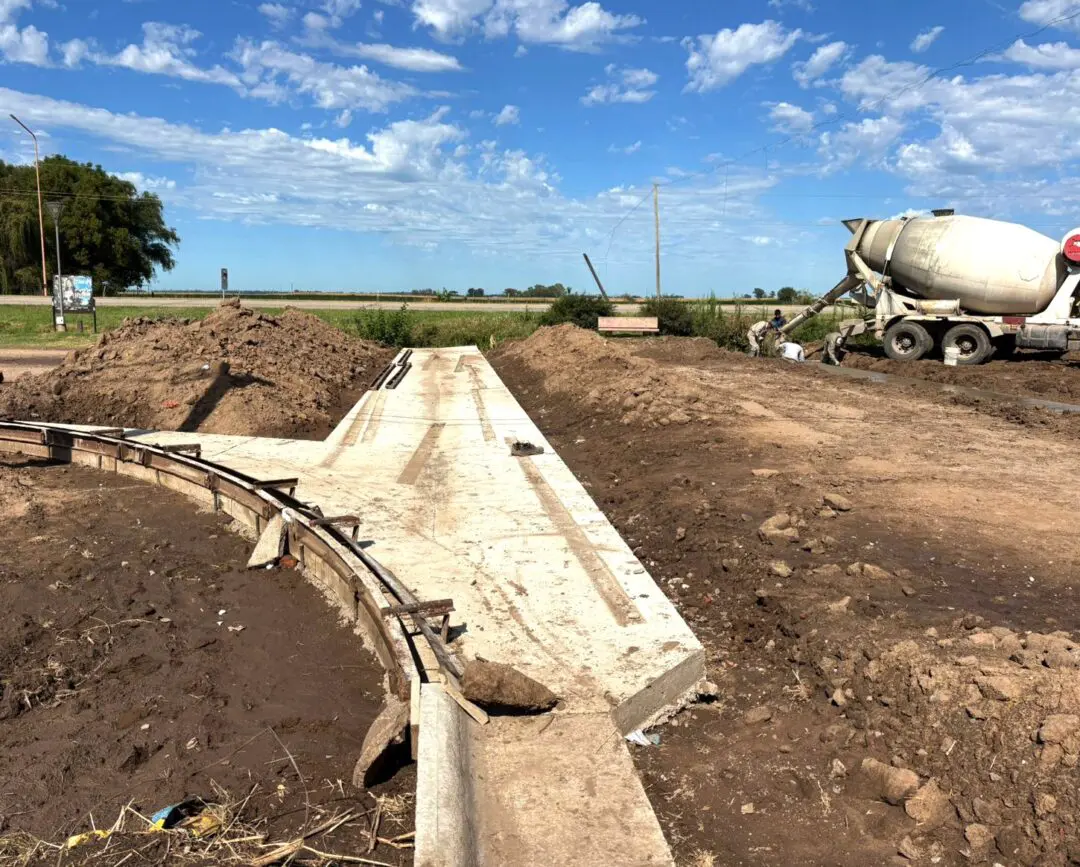 Villa Cañás mejora el drenaje y la circulación con obras en Calle 71