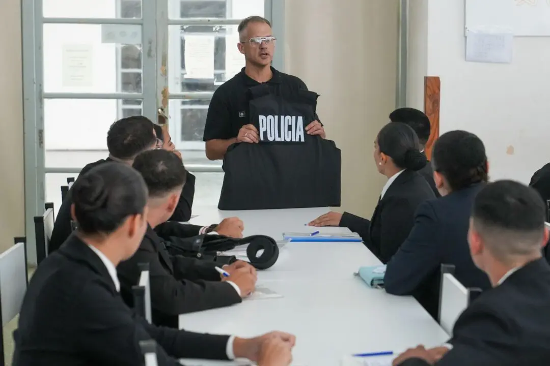 Inversión inédita en seguridad: La Provincia entregó el equipamiento personal a 811 nuevos suboficiales Inversión inédita en seguridad: La Provincia entregó el equipamiento personal a 811 nuevos suboficiales