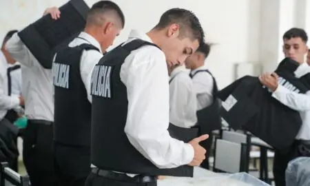 Inversión inédita en seguridad: La Provincia entregó el equipamiento personal a 811 nuevos suboficiales
