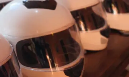 Santa Isabel impulsa el uso del casco con facilidades de pago para empleados y vecinos