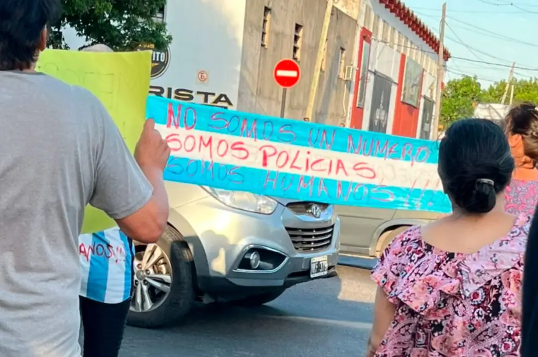 Por los que ya no están: Fuerte reclamo policial en Rosario, en medio del creciente malestar interno