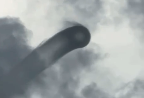 Teodelina: Una tromba marina sobre la laguna El Chañar sorprendió a vecinos y visitantes Teodelina: Una tromba marina sobre la laguna El Chañar sorprendió a vecinos y visitantes