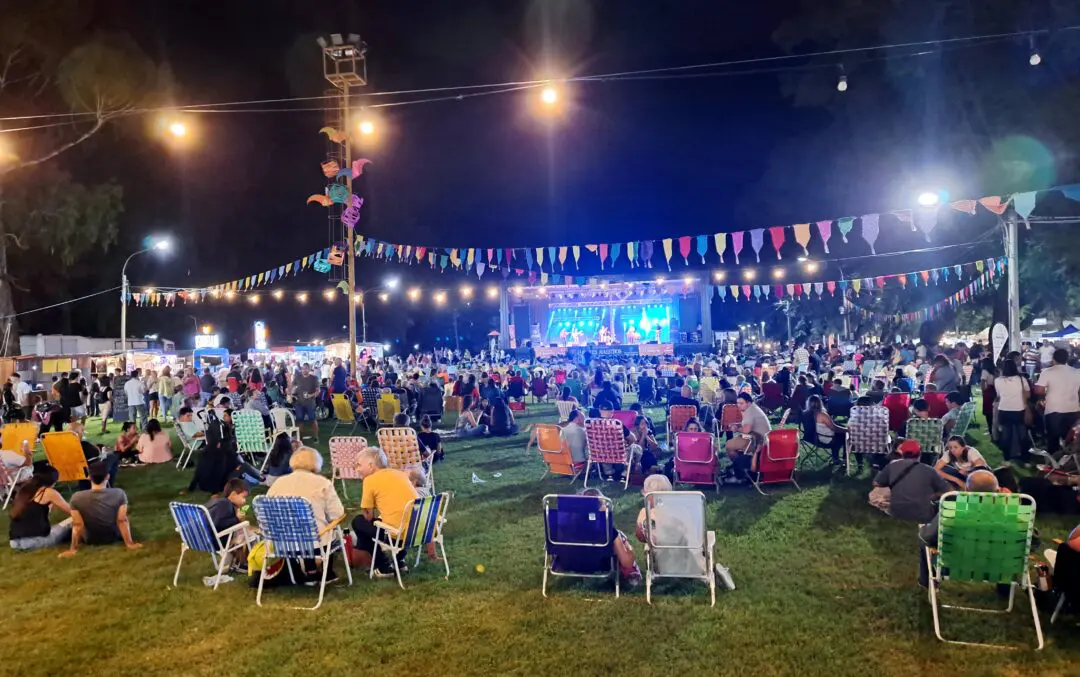 Villa Cañás: Llega la 24ª Feria Nacional de Artesanos con el cierre de Los Totora Villa Cañás: Llega la 24ª Feria Nacional de Artesanos con el cierre de Los Totora