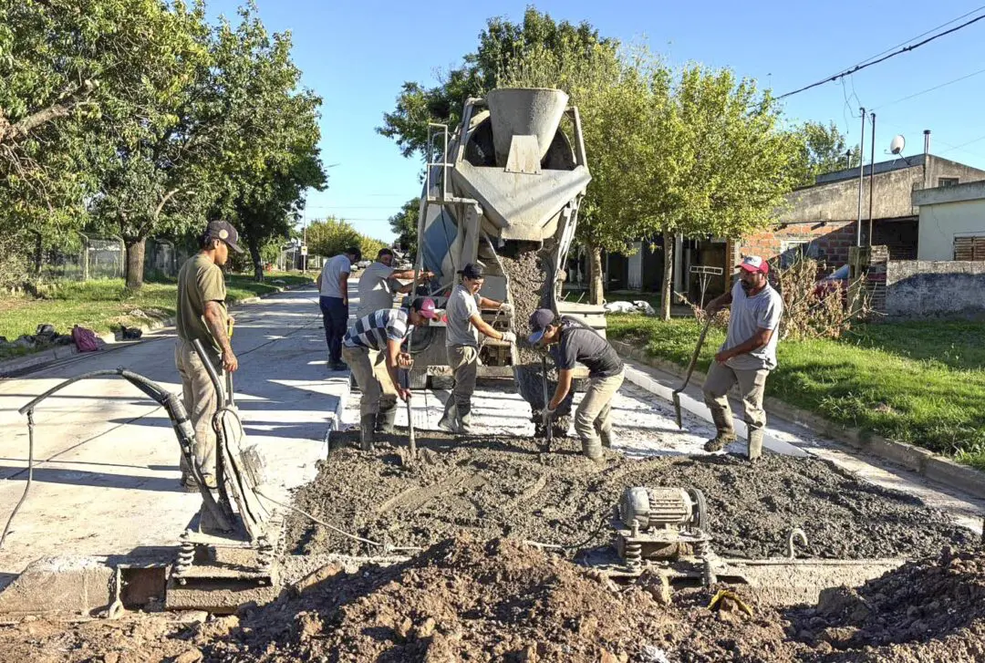 Villa Cañás: Avanza con nuevas obras de pavimento y cordón cuneta en distintos barrios