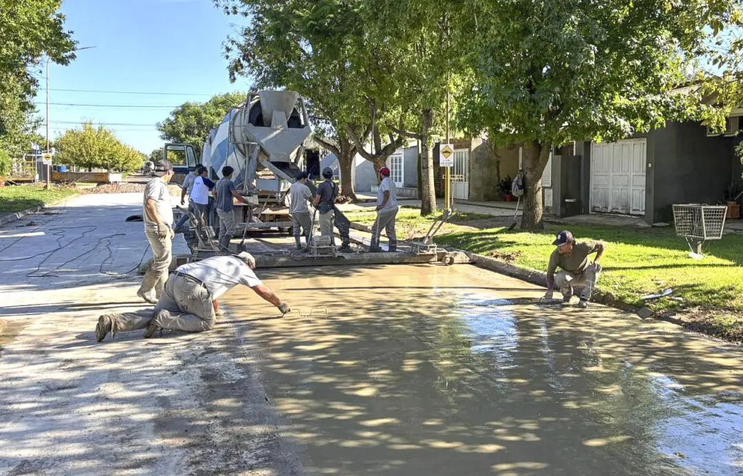 Villa Cañás: Avanza con nuevas obras de pavimento y cordón cuneta en distintos barrios