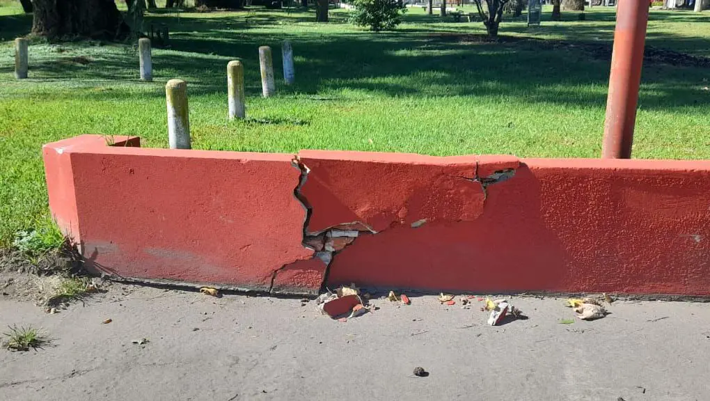 Villa Cañás: Conductor alcoholizado chocó en la terminal e intentó huir