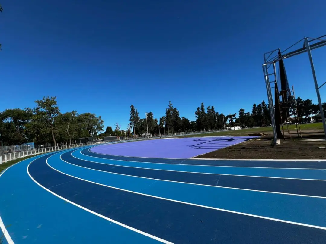 Venado Tuerto inaugura la nueva pista de atletismo del Parque Municipal