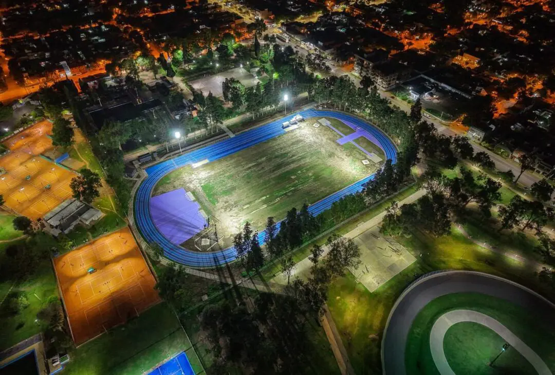 Venado Tuerto inaugura la nueva pista de atletismo del Parque Municipal