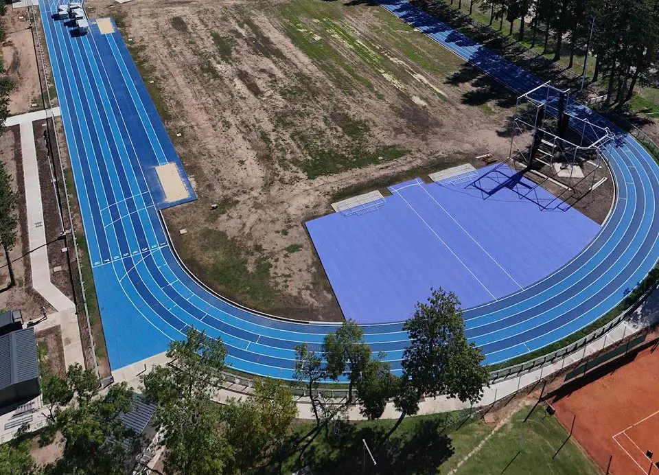 Venado Tuerto inaugura la nueva pista de atletismo del Parque Municipal