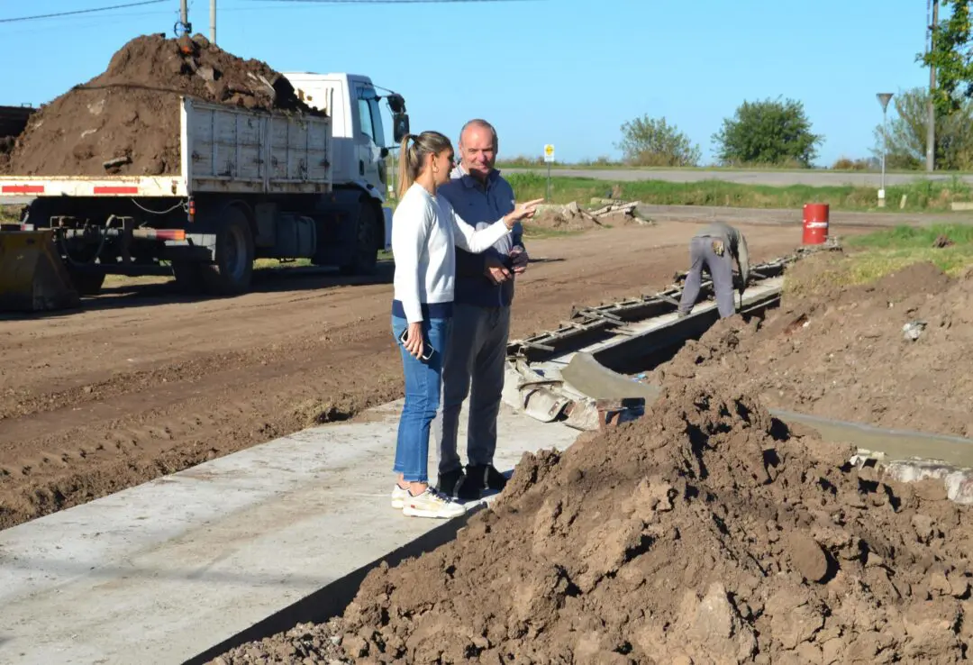 Villa Cañás: Avanzan obras de pavimento y cordón cuneta en distintos sectores de la ciudad Villa Cañás: Avanzan obras de pavimento y cordón cuneta en distintos sectores de la ciudad