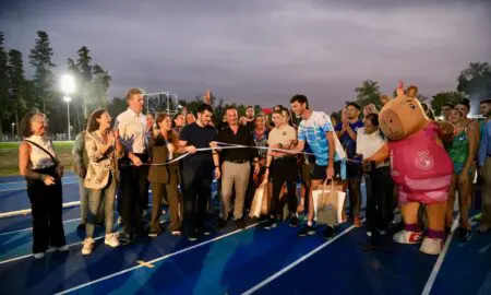 Provincia inauguró en Venado Tuerto la pista de atletismo más moderna del país