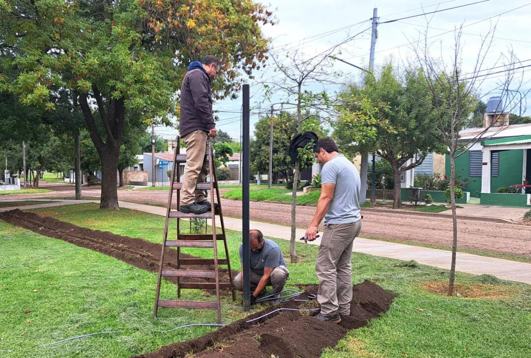 Villa Cañás: Colocaron nuevas luces LED en la plaza Luis Lavelli del barrio Fonavi Villa Cañás: Colocaron nuevas luces LED en la plaza Luis Lavelli del barrio Fonavi